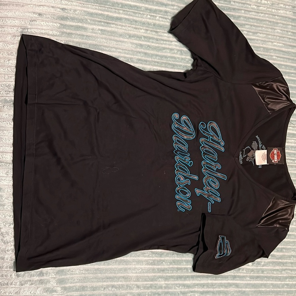Ladies Harley Davidson tshirt.